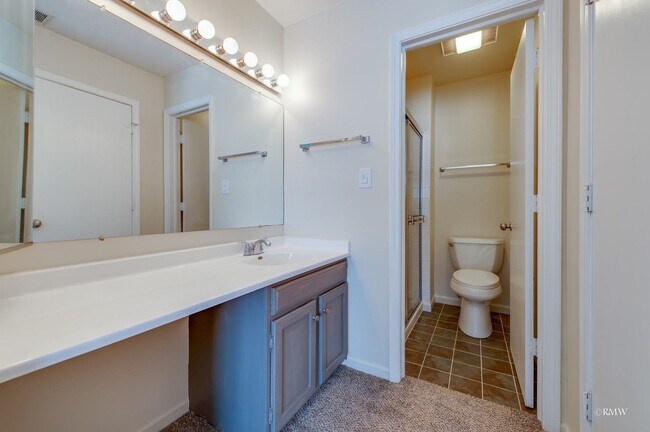 Building Photo - 1232 Knottingham Ct