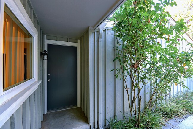 Building Photo - Remodeled townhouse with AC, Top Cupertino...