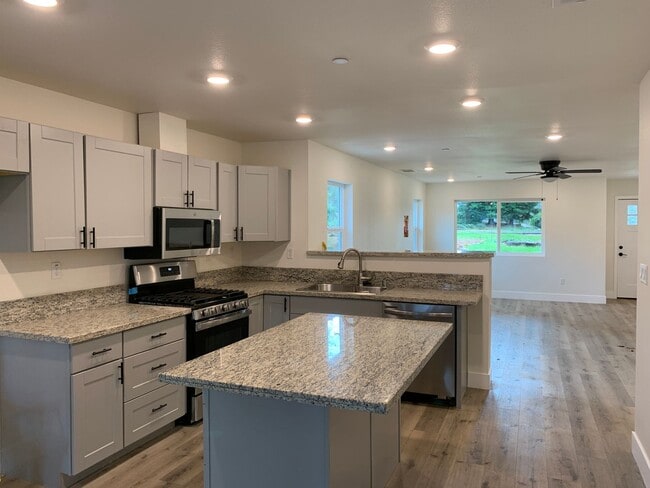 Building Photo - Mountain escape in Paradise!!