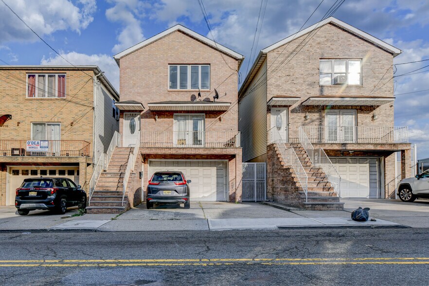 Building Photo - 708 Garfield Ave