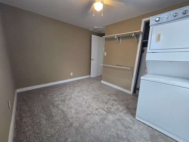 Building Photo - 2 Bedroom Home in Normal