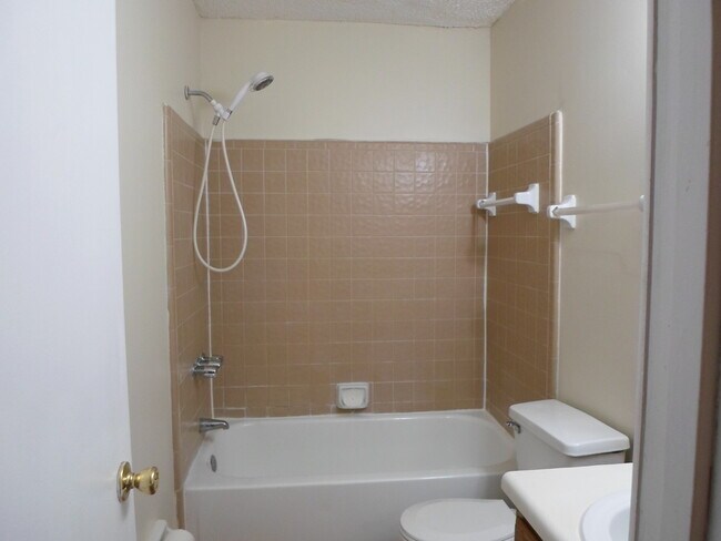 Building Photo - 3/2 townhome - Westside