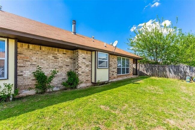 Building Photo - 708 Cactus Ct