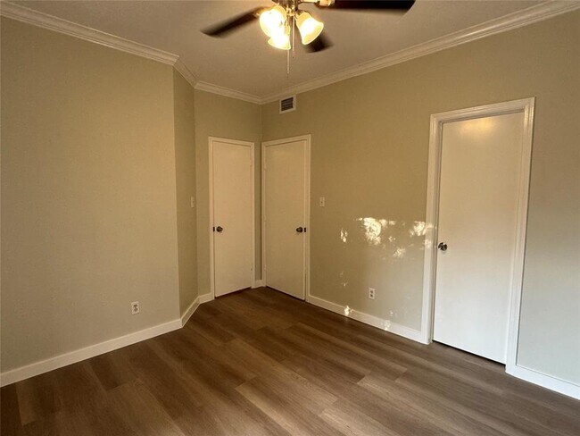 Building Photo - 6500 Harbor Town Dr
