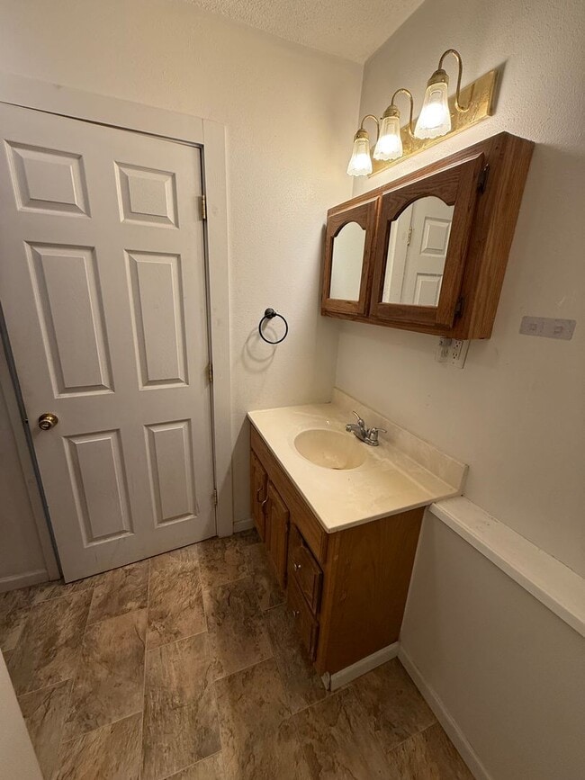 Building Photo - 532 S 16th St