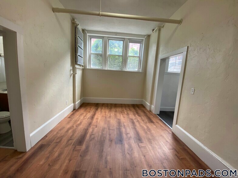 Building Photo - 99 Brainerd Rd