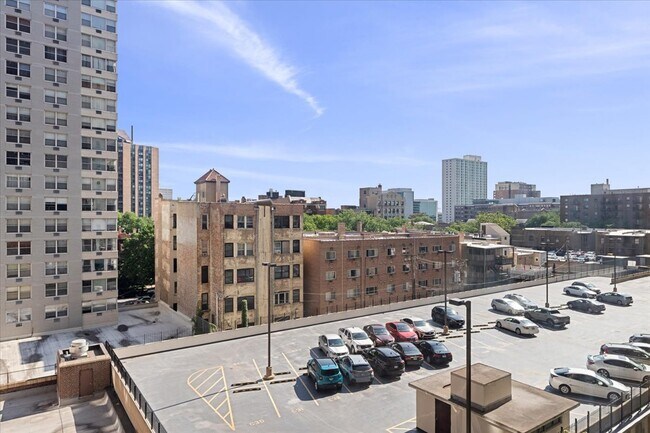 Building Photo - 3950 N Lake Shore Dr