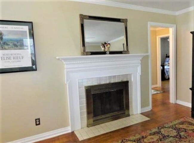 Building Photo - 1020 Elm Ave