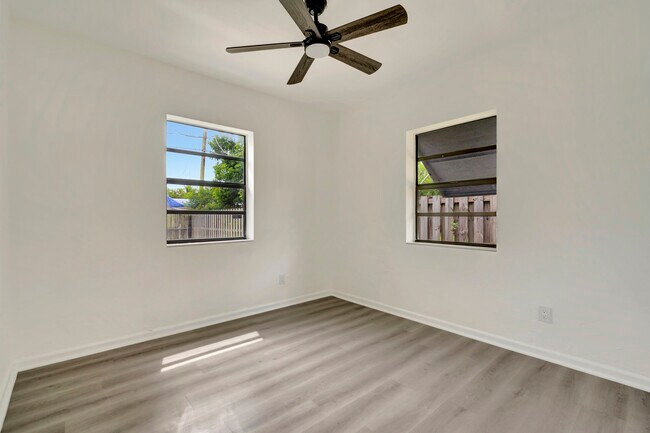 Building Photo - 6126 SW 19th St