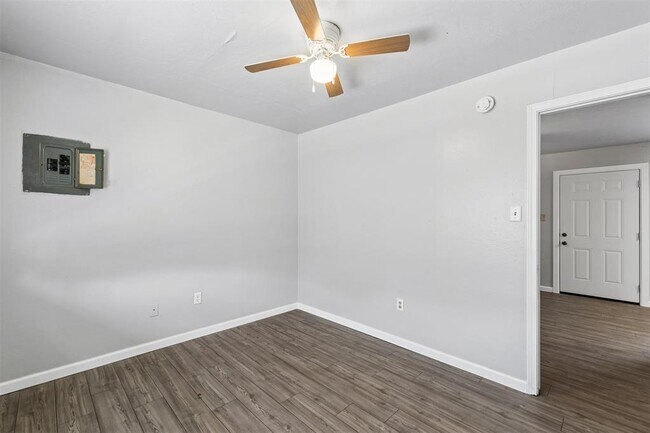 Building Photo - 1401 E St