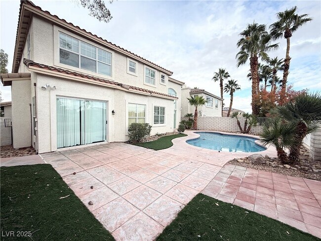 Building Photo - 136 Ultra Dr