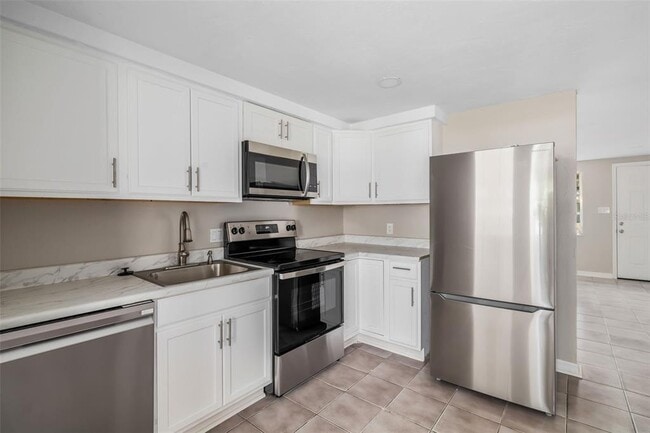 Building Photo - 6051 Carlton Ave