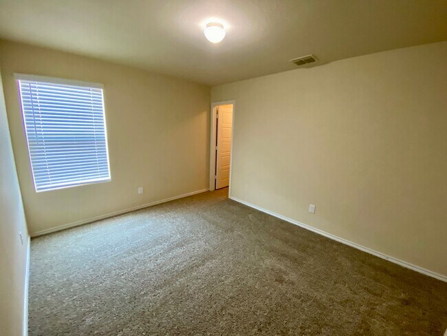 Building Photo - *Move-In Special* Spacious 4 Bedroom/Loft Area ~ Convenient to JBSA Randolph AFB or JBSA Lackland...