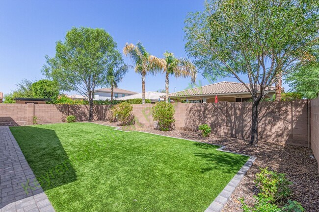 Building Photo - Beautiful Single-Story 3-Bed/3-Bath Home i...