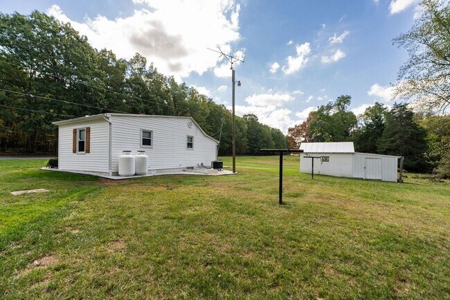 Building Photo - 826 Horsehead Rd