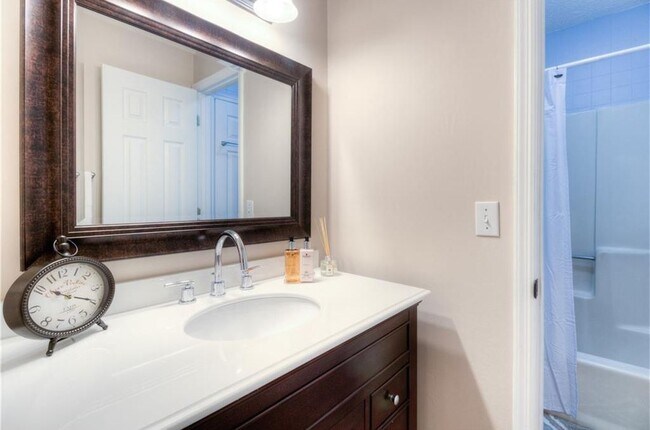 Building Photo - 420 Poplar Glen Ct