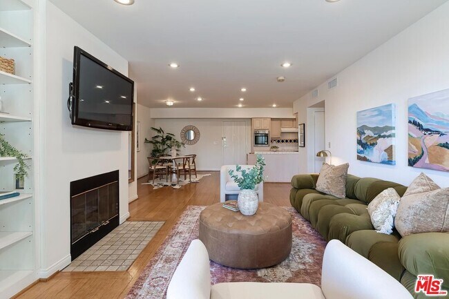 Building Photo - 1351 N Crescent Heights Blvd