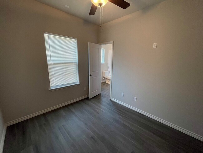 Building Photo - 107 Peruna Dr