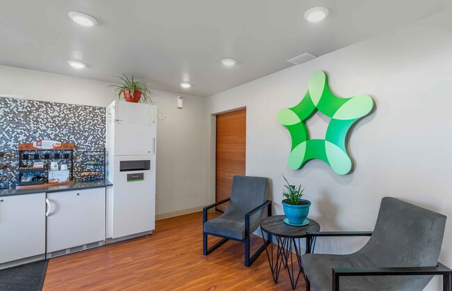 Building Photo - Furnished Studio-Denver - Airport