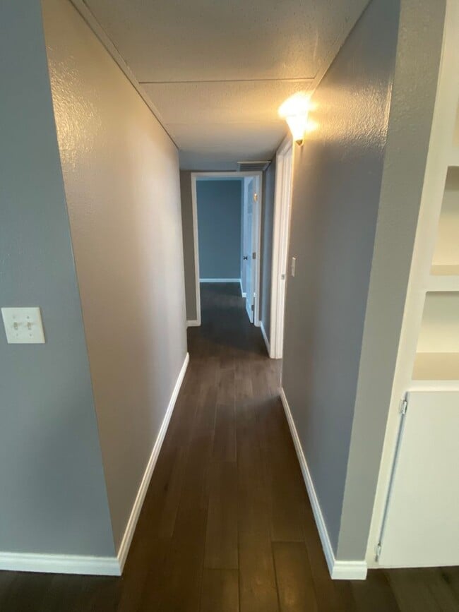 Building Photo - 2BD / 1BA Apartment with AC and parking in Mission Valley!