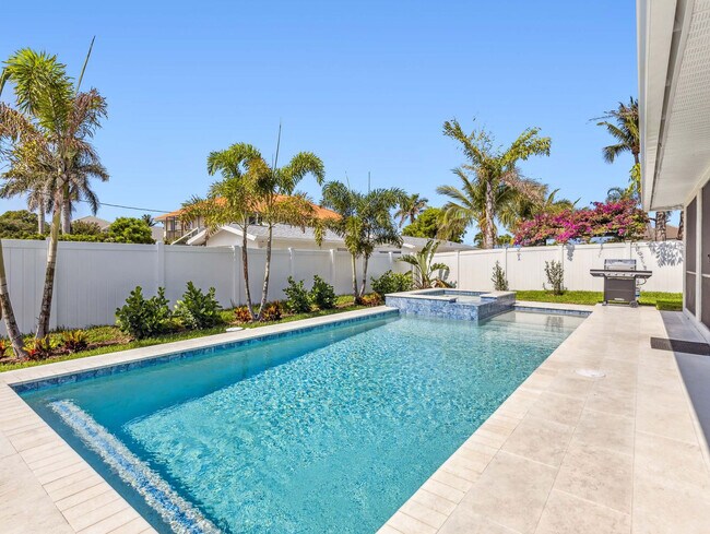 Building Photo - 510 106th Ave N