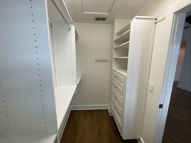 Building Photo - Davis Islands Spanish Med 3 Bed 2.5 Bath 1 car garage with Spool