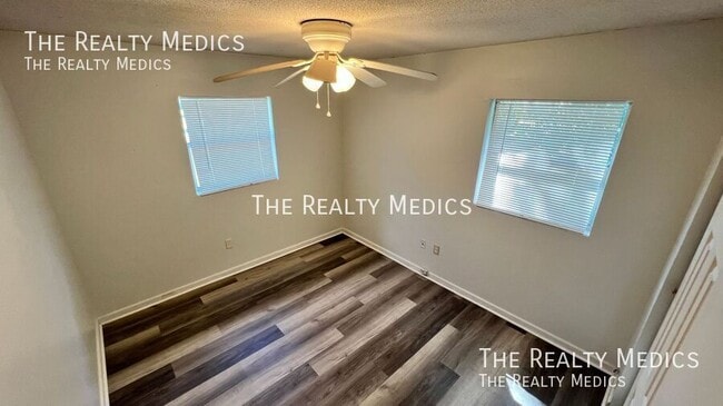 Building Photo - 526 S Thompson Ave