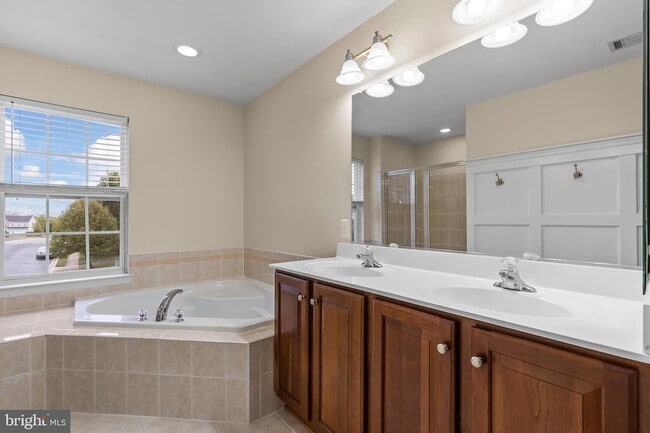 Building Photo - 9343 Morning Walk Dr