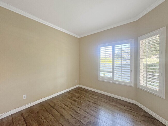 Building Photo - Your Next Home Awaits! Modern 4BR, 3BA Bea...