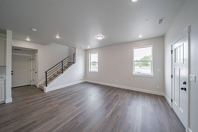 Building Photo - 2988 Huntshire Ave