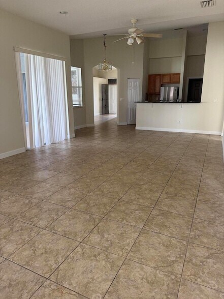 Building Photo - 787 SE Evergreen Terrace