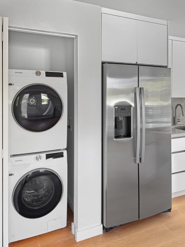 Building Photo - 1376 SW 4th St