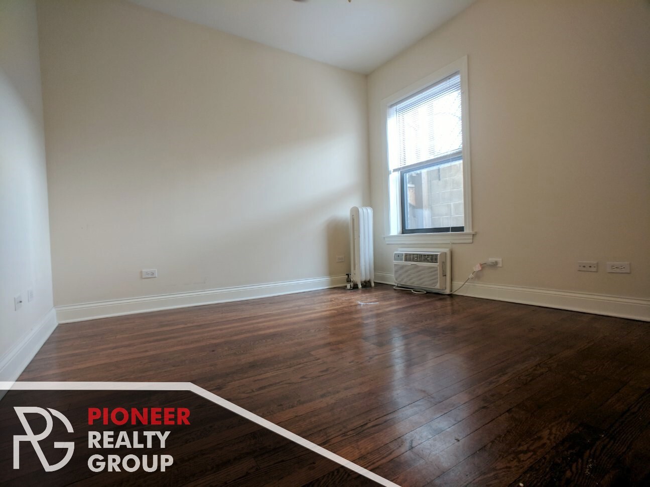 Building Photo - 736 W Addison St