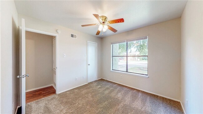 Building Photo - 303 Manuel Dr
