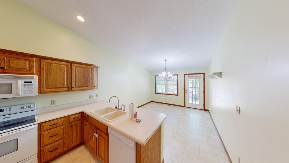 Building Photo - 3209 Sequoia Dr