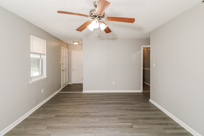Building Photo - 2738 Antler Dr W