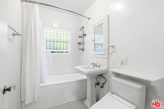 Building Photo - 7261 Waring Ave