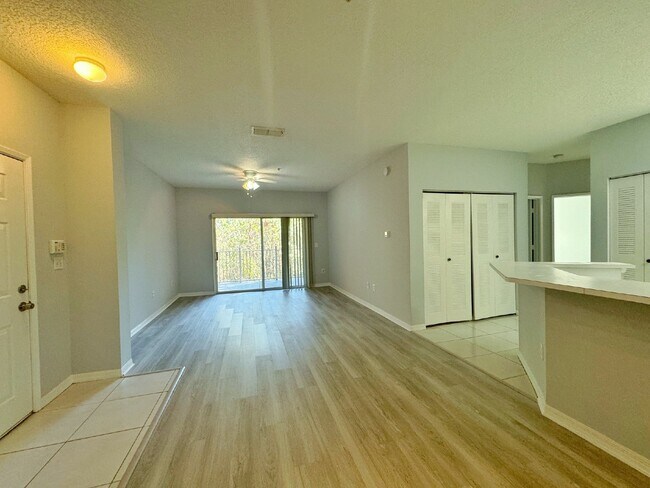 Building Photo - Updated 2BR/1BA Florida Club Condo! Available Soon!