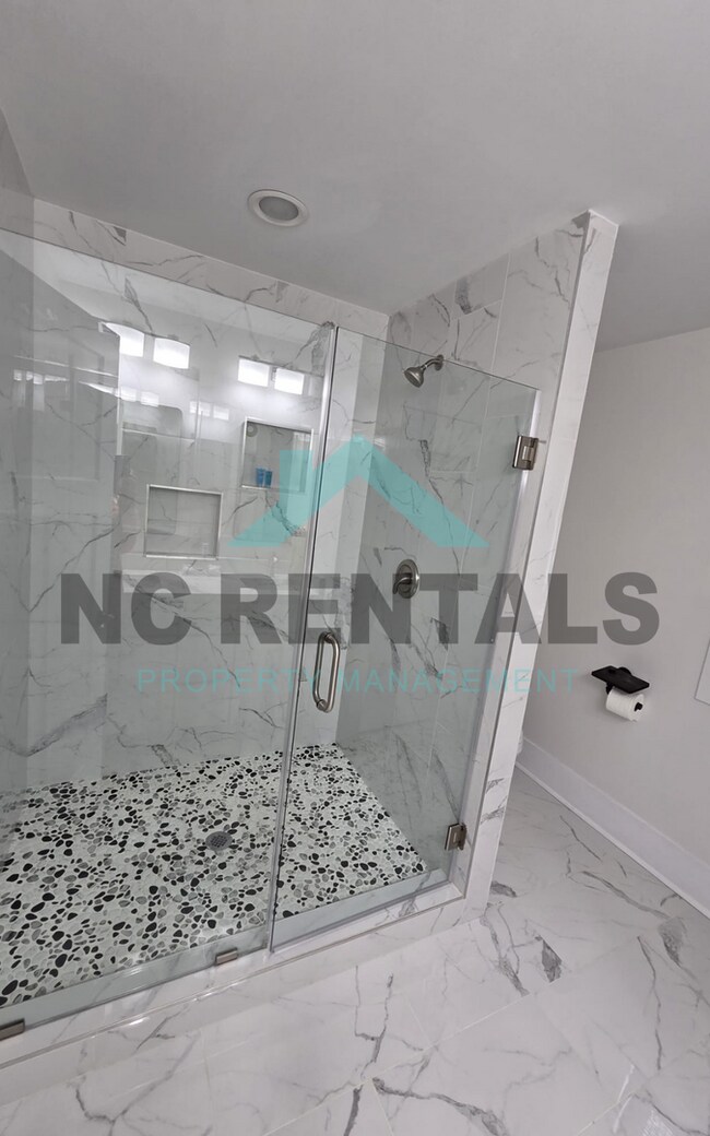 Building Photo - 1501 E Jones St