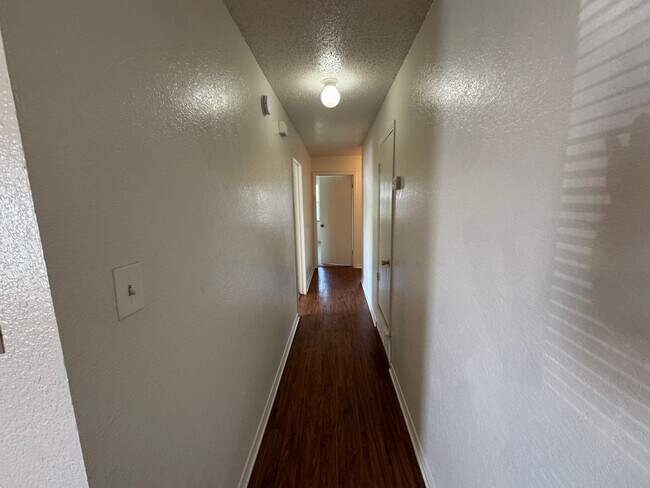 Building Photo - Cute duplex unit in NRH