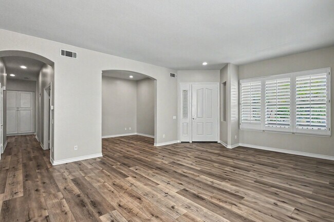 Building Photo - 4614 Via Del Rancho