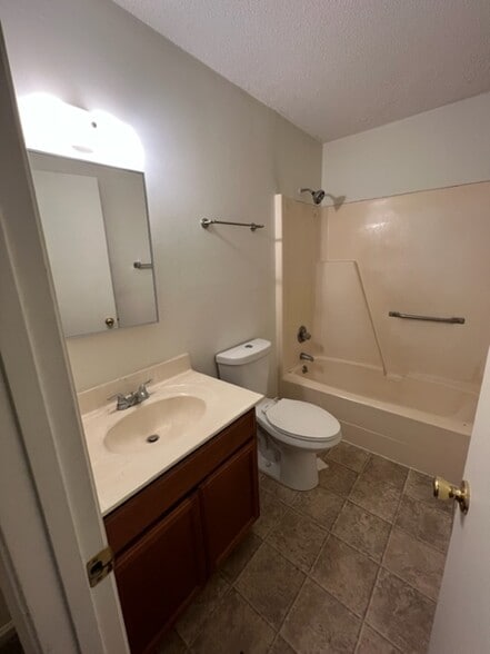 Building Photo - 1 White St