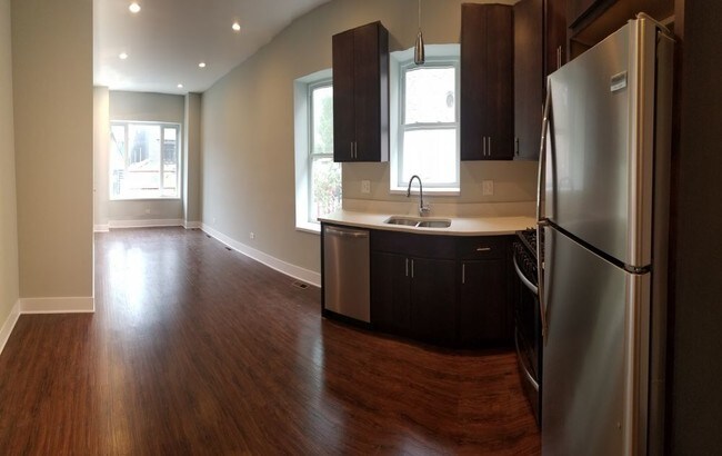 Building Photo - UIC East Campus/Pilsen/Duplex