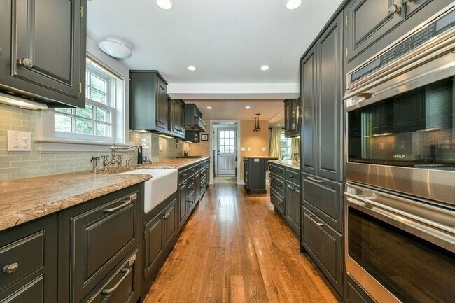 Building Photo - 7 Park Pl