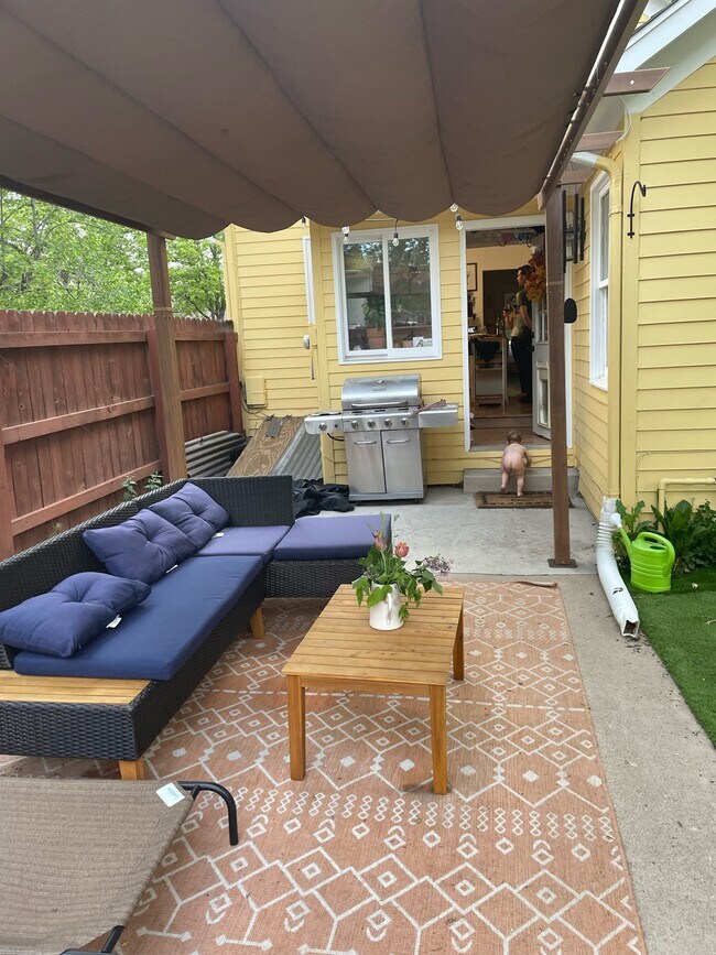 Building Photo - 417 E Magnolia St