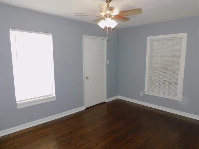 Building Photo - 816 Avenue A