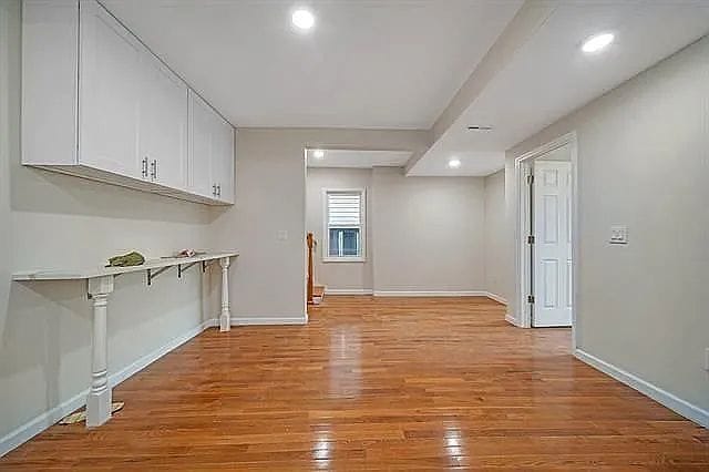 Building Photo - 127 Hobart Ave