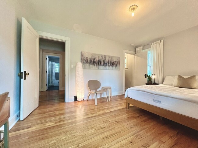 Building Photo - The Ideal TC Downtown Retreat
