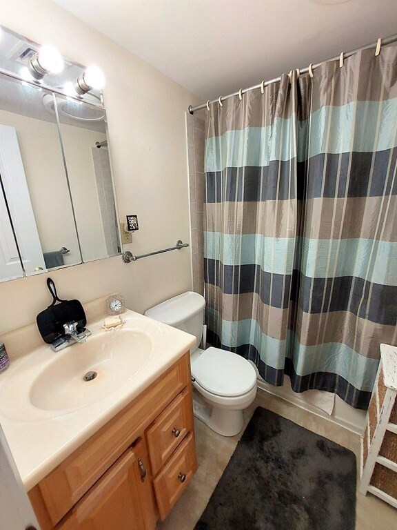 Building Photo - 49 Cedar St