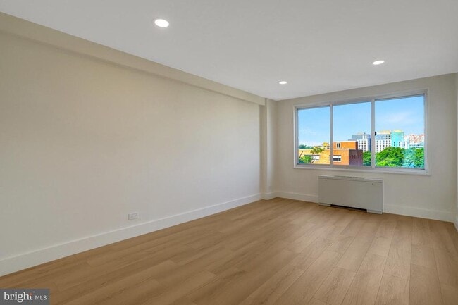 Building Photo - 1200 N Nash St